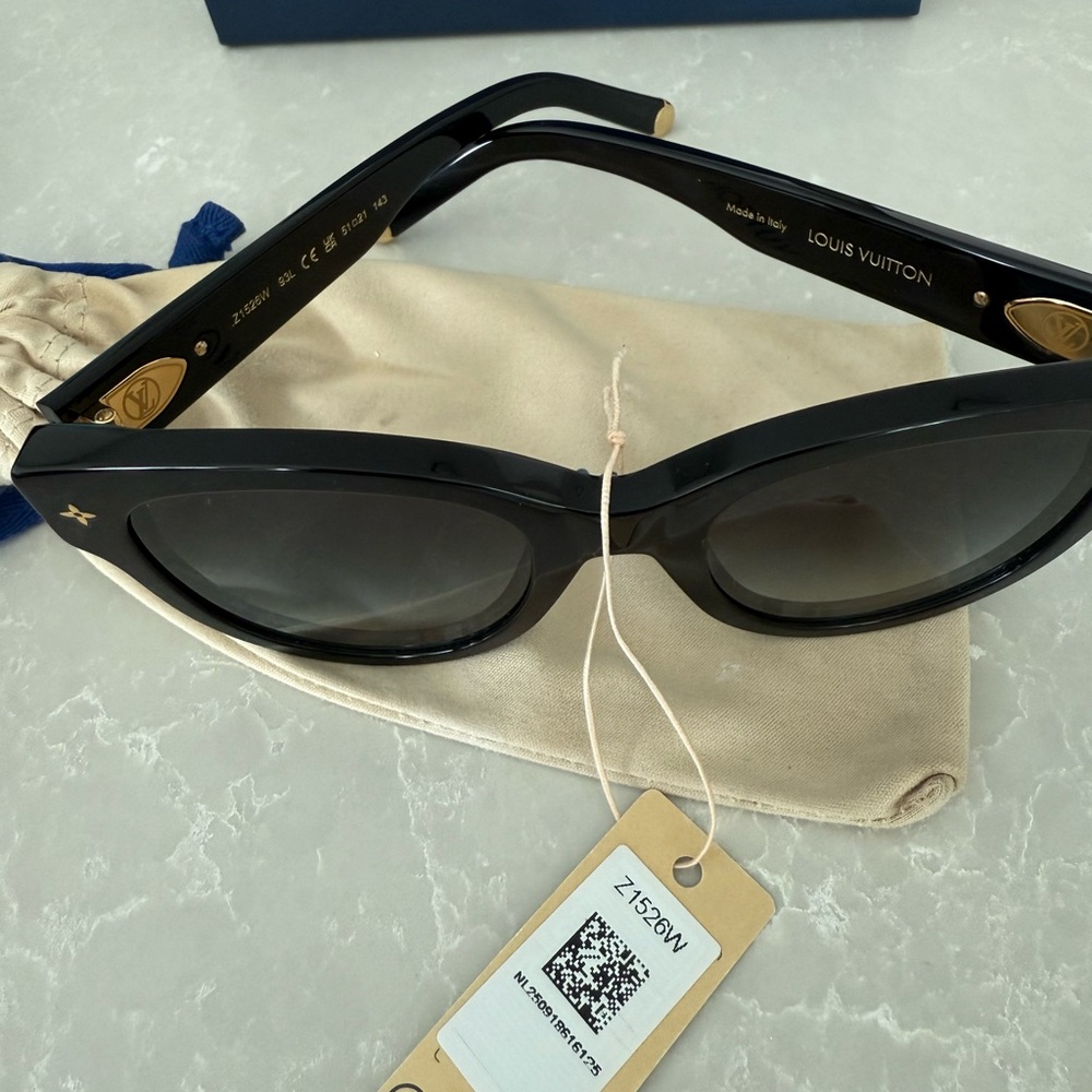 Louis Vuitton Elegant Black Sunglasses